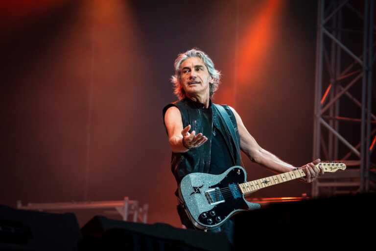 Ligabue è influenzato: rinviati a dicembre i concerti previsti nel week end al Palaflorio