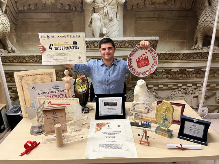 Galleria foto 'Mirko Cazzato e il suo “buon maestro” Daniele Manni sono lo studente e il docente più premiati d’Italia' - foto 2