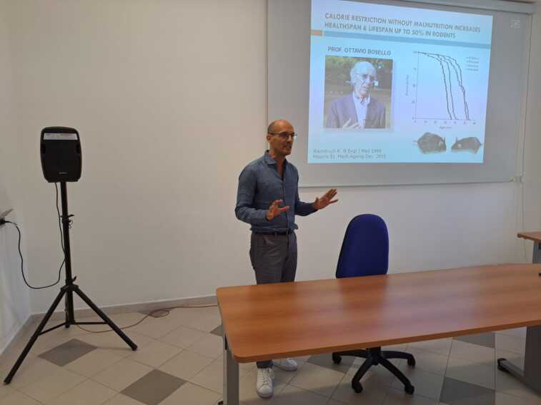 Nutrizione e stili di vita: i ricercatori dell’Irccs “De Bellis” a lezione dal luminare Luigi Fontana – VIDEO
