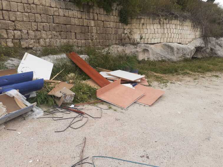 Rifiuti speciali abbandonati nei Sassi di Matera, bonificata la discarica abusiva: «Potenzieremo i controlli»