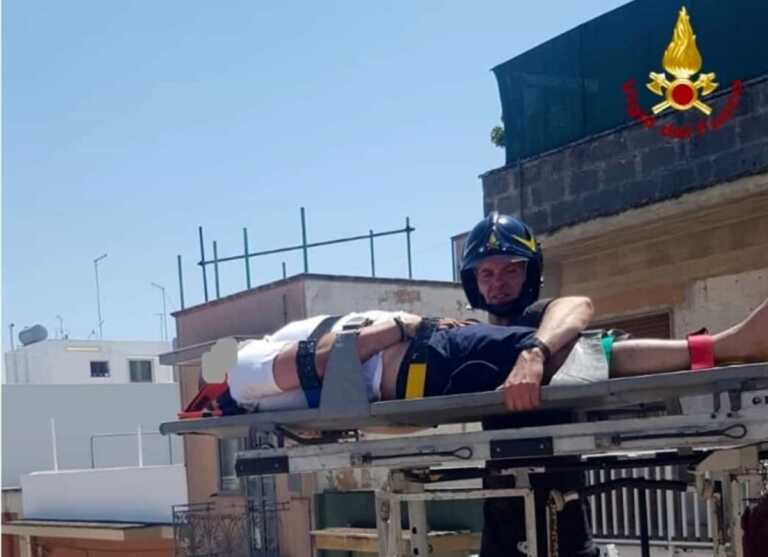San Vito dei Normanni, cade dalla scala mentre pulisce la canna fumaria sul terrazzo