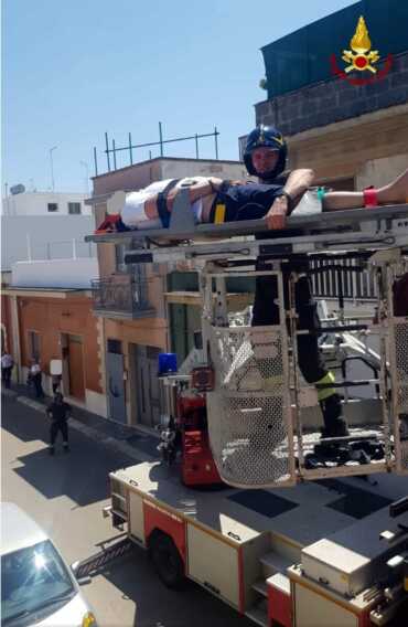 Galleria foto 'San Vito dei Normanni, cade dalla scala mentre pulisce la canna fumaria sul terrazzo' - foto 3