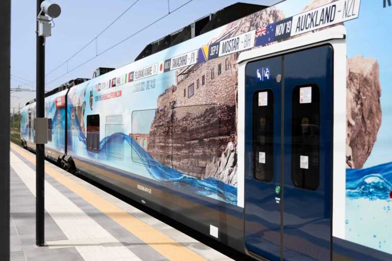 Galleria foto 'Al Red Bull Cliff Diving con il Regionale di Trenitalia: 65mila posti e un mezzo con livrea dedicata – VIDEO' - foto 2