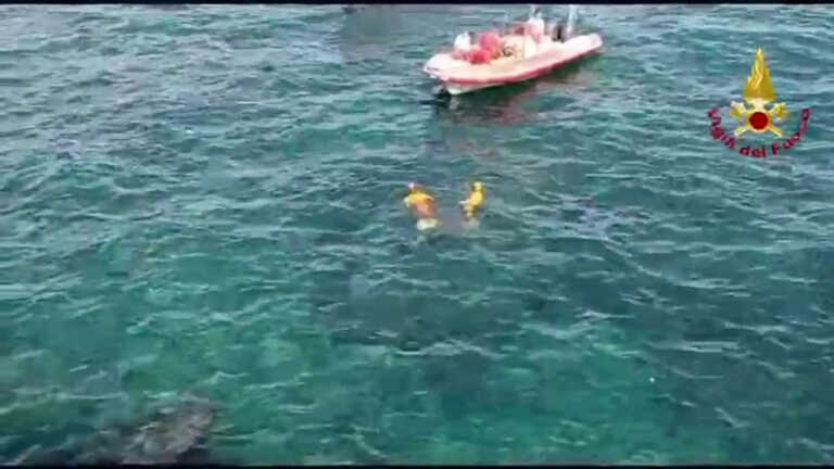 Galleria foto 'Catania, ritrovato un cadavere in mare, Le immagini drammatiche' - foto 1