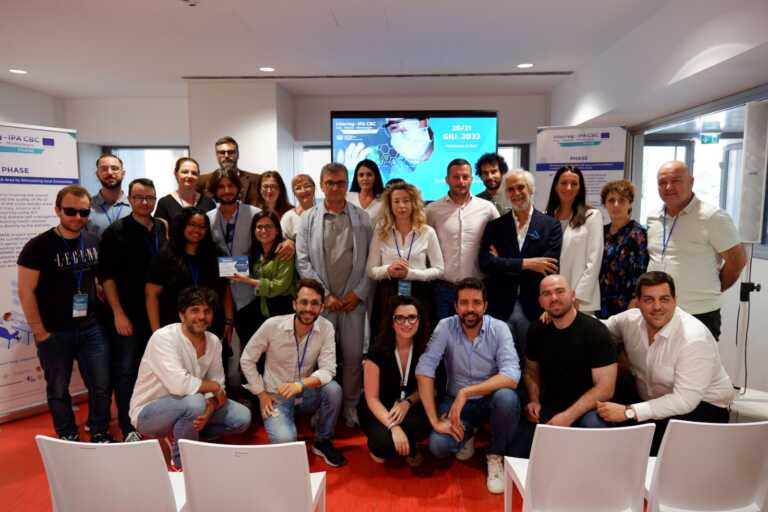 Galleria foto 'Bari, al Policlinico vince l’inventiva: primo premio allo specchio intelligente del gruppo Mia' - foto 1