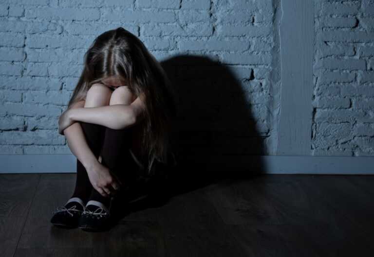 Cerignola, indagini sui presunti abusi su una bimba di 4 anni: la violenza a casa dei nonni paterni