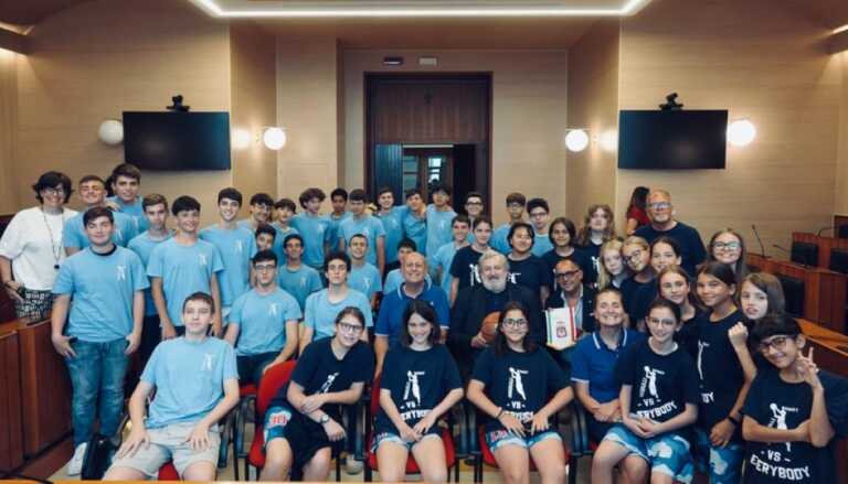 Bari, le squadre giovanili del basket dell’Angiulli ricevute in Regione da Emiliano: «Siete d’esempio per tutti»