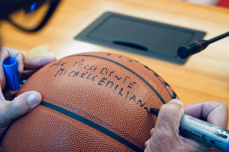 Galleria foto 'Bari, le squadre giovanili del basket dell’Angiulli ricevute in Regione da Emiliano: «Siete d’esempio per tutti»' - foto 6