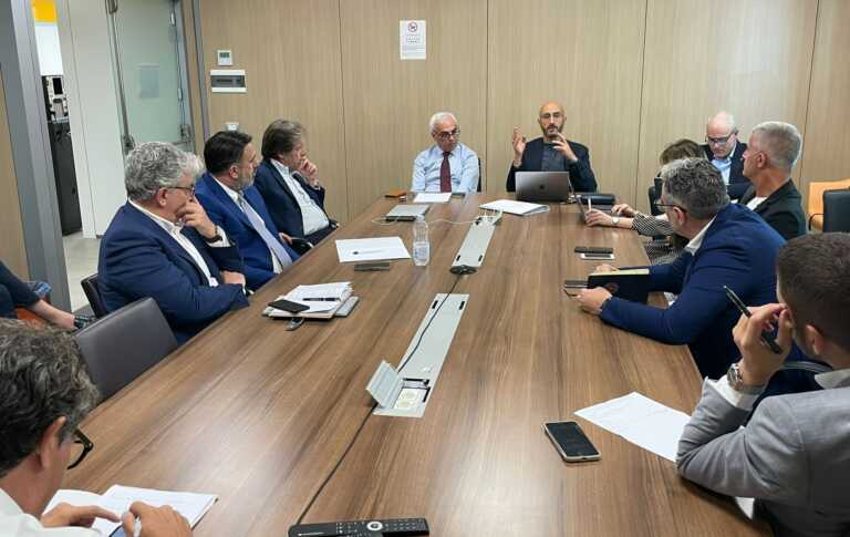 Accorpamento dei reparti e personale dalle altre Asl per risolvere la crisi della sanità brindisina
