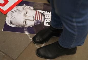 Galleria foto 'Assange, Di Battista: “Da settembre mio monologo in tutta Italia”' - foto 1