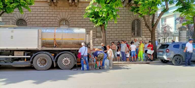 Galleria foto 'Si rompe una condotta dell’acqua a Foggia: rischio emergenza idrica. Possibili disagi fino a mercoledì' - foto 4