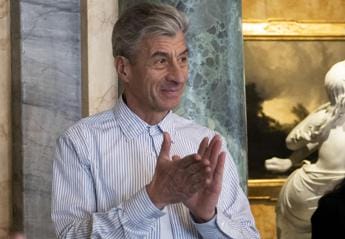 Galleria foto 'Banana sul muro, Maurizio Cattelan vince causa per diritto d’autore su ‘Comedian’' - foto 1