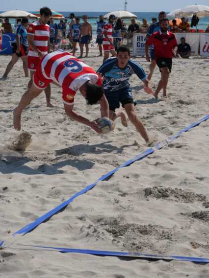 Galleria foto 'Salento Beach Rugby Cup: vincono i BarBari. I pugliesi battono in finale i Pirati di Nisida' - foto 1