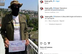 Galleria foto 'Beppe Grillo ironizza su Instagram, foto con passamontagna e brigata cittadinanza' - foto 1