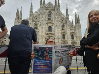 Galleria foto 'Berlusconi, dai metal detector ai tiratori scelti: la sicurezza in piazza Duomo' - foto 1