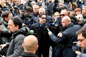 Galleria foto 'Berlusconi, la lettera di Pier Silvio ai dipendenti: “Papà vi ha amato tutti”' - foto 1