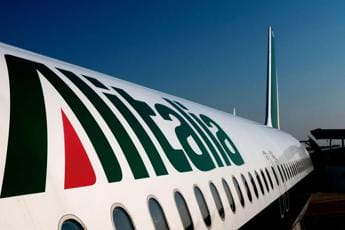 Galleria foto 'Berlusconi, l’altolà ad Air France e l’arrivo dei patrioti per salvare Alitalia' - foto 1