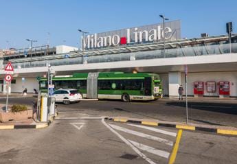 Galleria foto 'Berlusconi nuovo nome aeroporto Linate, proposta al vaglio del Mit' - foto 1