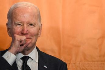 Galleria foto 'Biden troppo ‘vecchio’? Polemiche su età presidente dopo caduta in Colorado' - foto 1