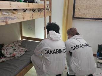 Galleria foto 'Bimba scomparsa a Firenze, chiusa ispezione ex hotel: di Kata nessuna traccia' - foto 1
