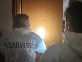 Galleria foto 'Bimba scomparsa a Firenze, maxi ispezione in ex hotel: nessuna traccia di Kata' - foto 1