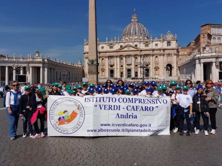 Galleria foto 'Andria, gli alunni dell’istituto “Verdi-Cafaro” dal Papa. Poi la premiazione del progetto PalestraNatura 2023' - foto 1