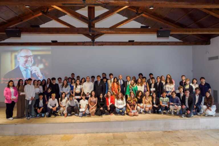 Bari, la Mater Dei premia i figli dei dipendenti per il loro rendimento scolastico: ecco 77 borse di studio