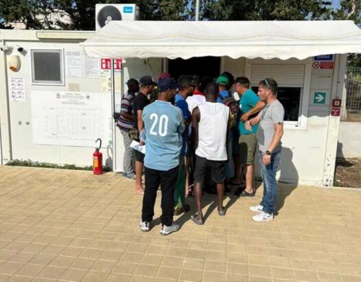 Nardò, riapre la foresteria di Boncuri: già 150 i braccianti ospitati