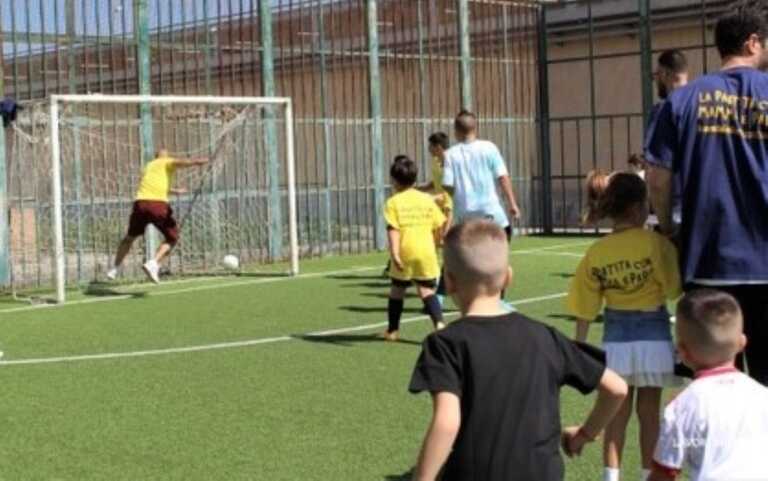 Galleria foto 'Una partita di calcio nel carcere di Foggia per rafforzare la responsabilità genitoriale' - foto 1