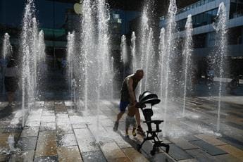 Galleria foto 'Caldo record a Pechino, registrato picco di 41,8 gradi' - foto 1