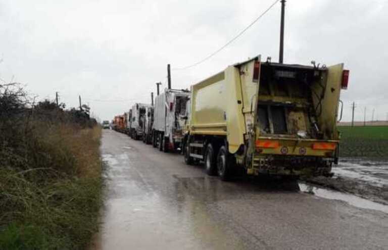 Camion di rifiuti in coda a Foggia, l’allarme: «Impianto al limite. Si rischia l’emergenza»
