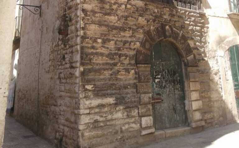 Vandalizzata, depredata e abbandonata: da monumento nazionale “Casa Grottola” a Bitonto ora è una vergogna