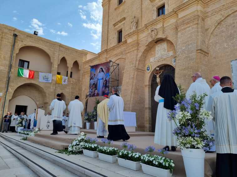 A Leuca la cerimonia di beatificazione di Madre Elisa Martinez, Semeraro: «Un dono per tutto il Salento»