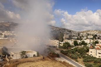 Galleria foto 'Cisgiordania, raid Israele e scontri a Jenin: 6 i palestinesi uccisi, oltre 100 feriti' - foto 1