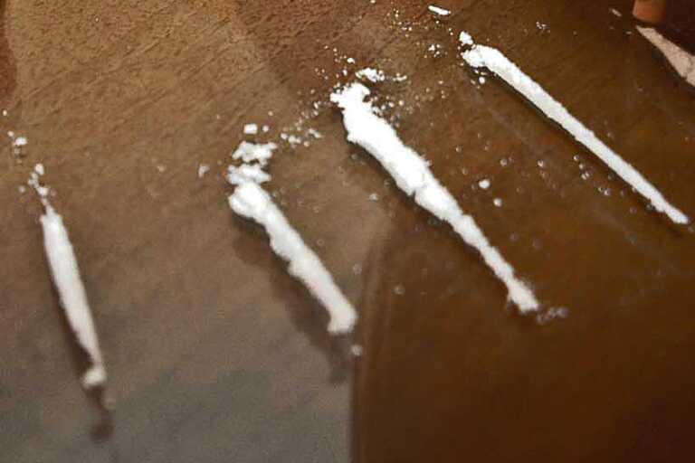 Sorpresi ad assumere cocaina in una sala giochi di Lecce: licenza sospesa per il locale