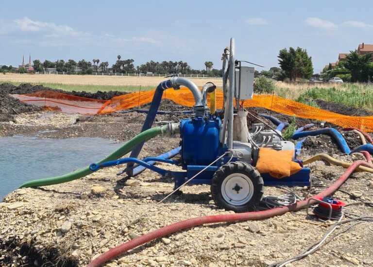 Galleria foto 'Foggia è di nuovo senz’acqua: i tecnici di Aqp al lavoro. Il Comune: «Razionalizzate i consumi»' - foto 1