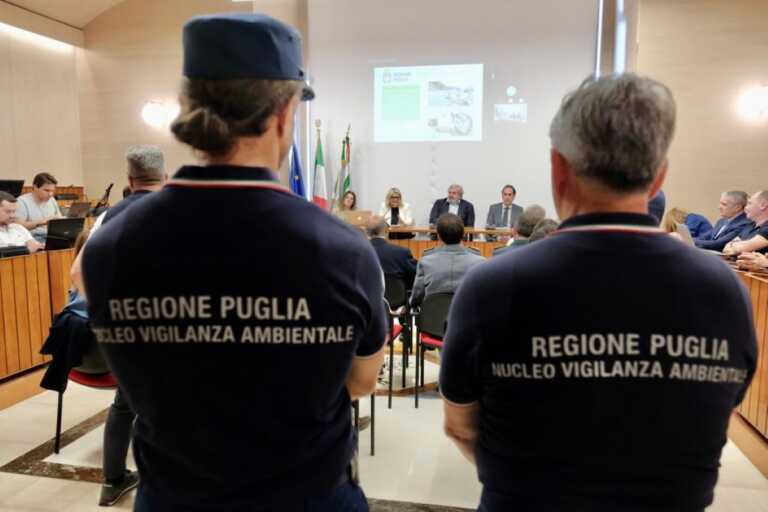 Droni, più fototrappole e prevenzione contro l’abbandono dei rifiuti in Puglia. Emiliano: «Sarà lotta senza quartiere» – VIDEO