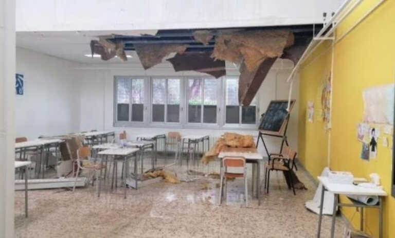 Maltempo in Puglia: a Taranto crolla il controsoffitto di una scuola. I carabinieri soccorrono un’81enne – VIDEO