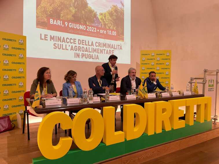 Le minacce della criminalità sull’agroalimentare in Puglia, Emiliano: «Importante denunciare»