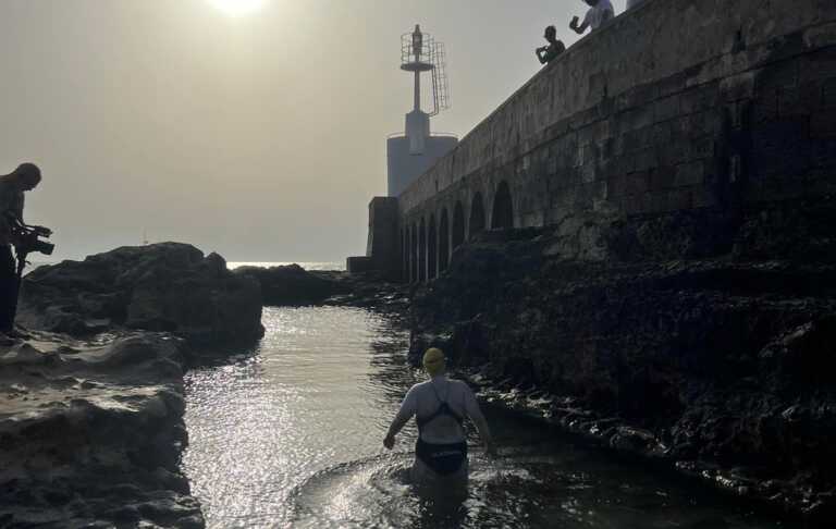A nuoto da Otranto a Valona: partita l’impresa dell’avvocata per i diritti umani Eva Buzo