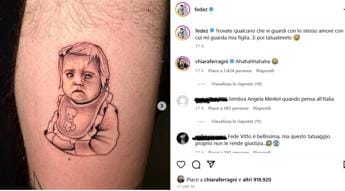 Galleria foto 'Fed sul tatuaggio dedicato a Vittoria: “L’ho voluto io così, rispecchia la sua anima”' - foto 1