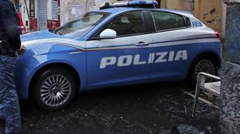 Galleria foto 'Firenze, clochard accoltellato alla gola: fermata una donna' - foto 1