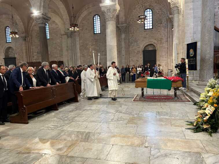 Galleria foto 'Bari, nella Basilica di San Nicola l’ultimo saluto ad Alessandro Ambrosi' - foto 1