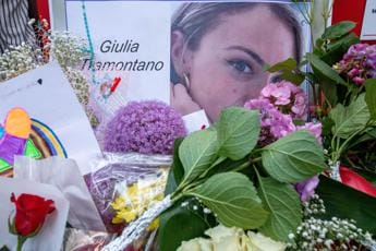 Galleria foto 'Giulia Tramontano, carabinieri nella casa a Senago per i rilievi' - foto 1