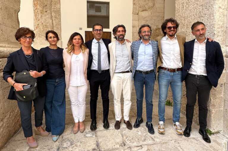Ostuni, Pomes presenta la Giunta: quattro uomini e tre donne. Al M5s la presidenza del Consiglio
