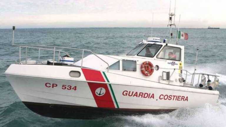 Imbarca acqua a causa del maltempo: 82enne su un veliero partito da Corfù salvato al largo della Puglia