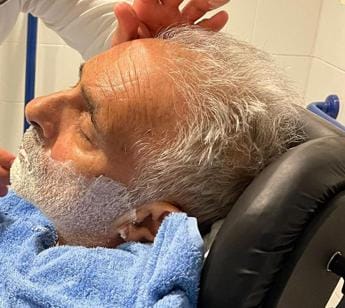 Galleria foto 'Hanif Kureishi torna a Londra dopo 6 mesi di ricovero a Roma' - foto 1