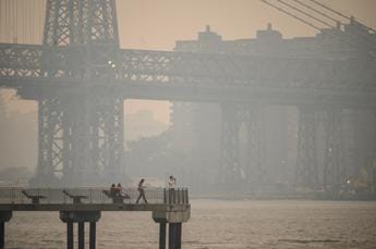 Galleria foto 'Incendi Canada, nube di fumo fino a New York: allerta per decine di milioni di persone' - foto 1