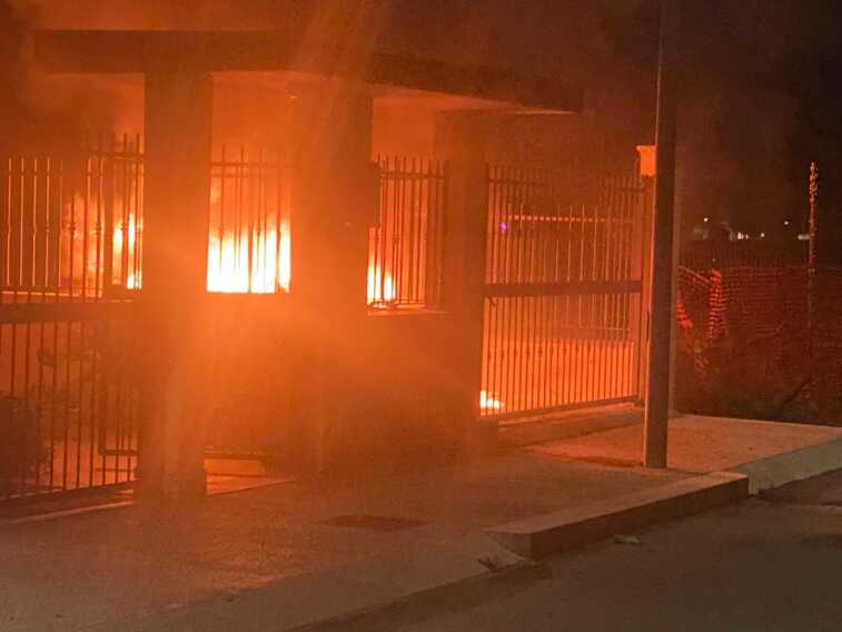 Carapelle, in fiamme l’auto in uso al vicesindaco Spinapolice. Indagano i carabinieri