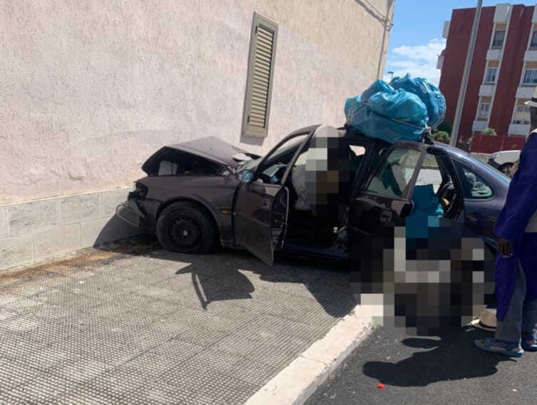 Manfredonia, auto si schianta contro un palazzo: quattro feriti, uno sarebbe grave